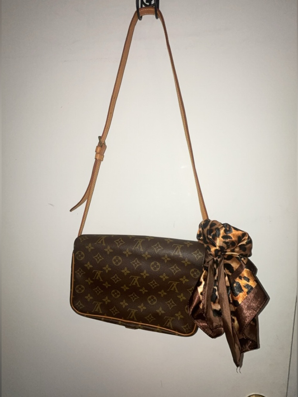 Louis Vuitton Vintage Crossbody w/COA - Picture 2 of 16